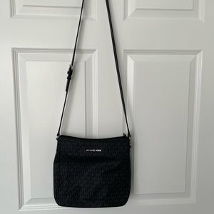Micheal kors cross body